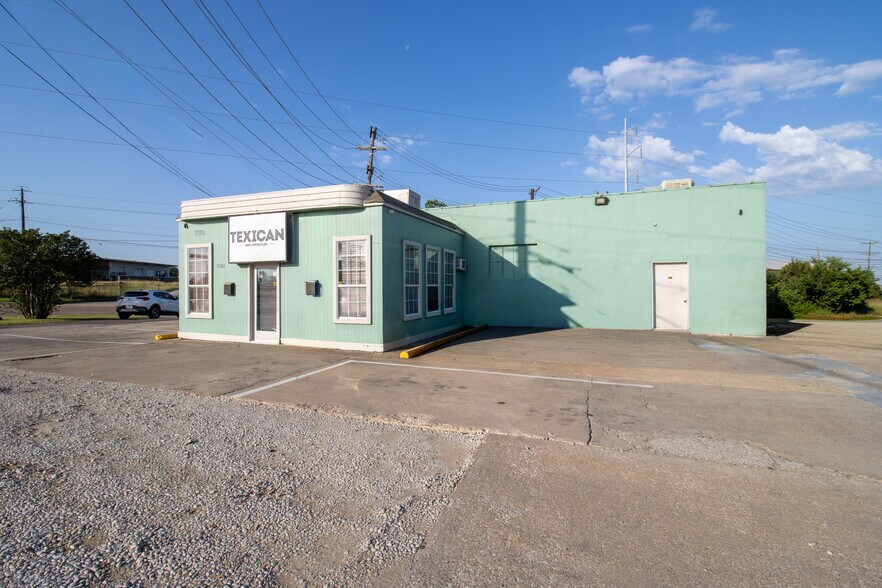 7101 Harry Hines Blvd, Dallas, TX à louer - Photo de l’immeuble – Image 3 sur 7