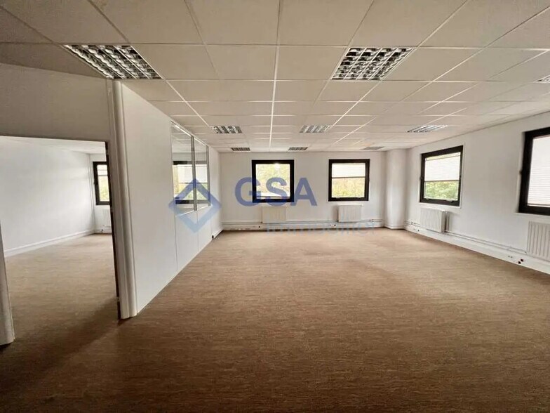 Bureau dans Lisses à louer - Photo intérieure – Image 3 sur 5