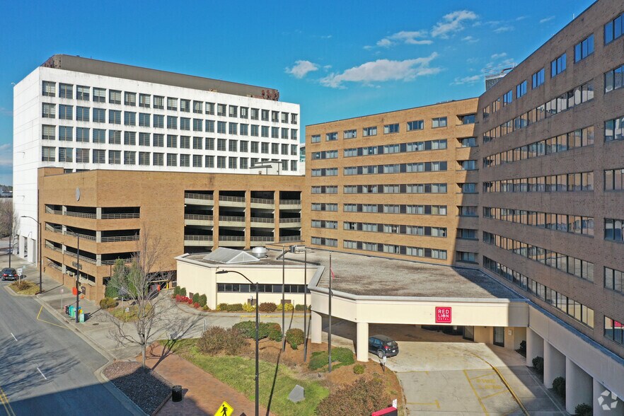 135 S Main St, High Point, NC à vendre - Photo principale – Image 1 sur 17