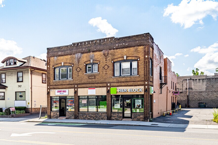 757 W Main St, Rochester, NY à vendre - Photo de l’immeuble – Image 1 sur 72
