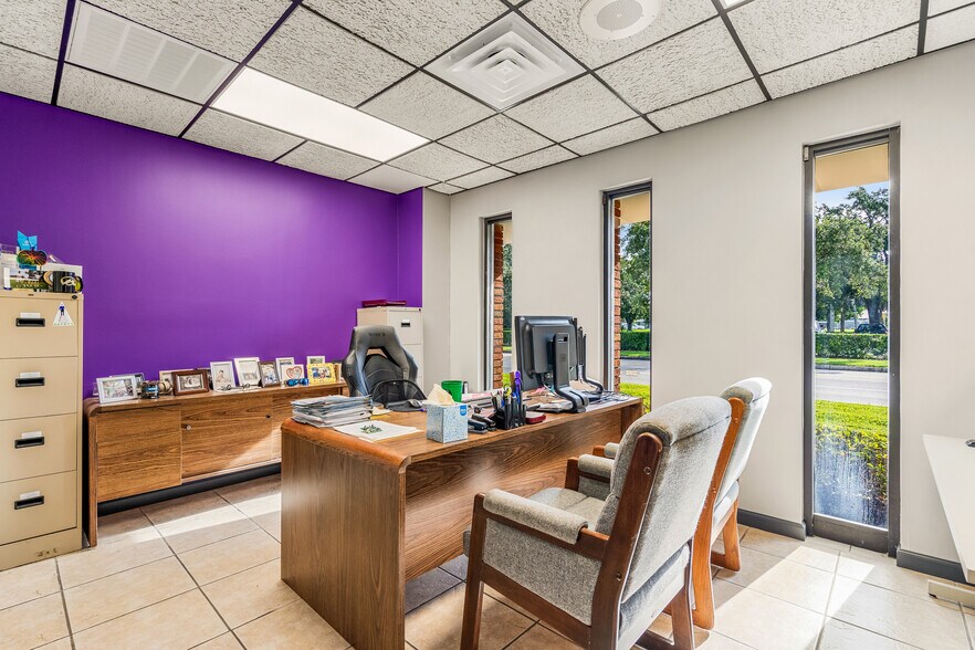 2315 14th Ave, Vero Beach, FL à vendre - Photo intérieure – Image 2 sur 55