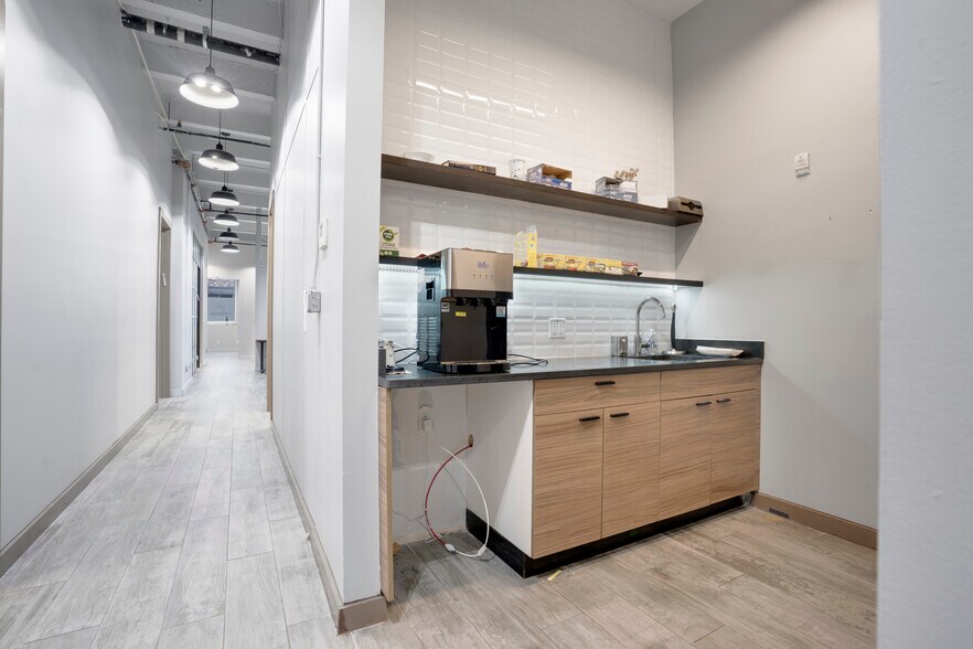 33 Bartlett St, Brooklyn, NY à louer - Photo de l’immeuble – Image 3 sur 23