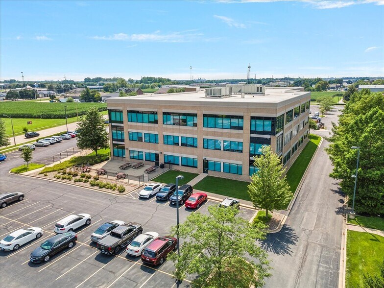 3051 Hollis Dr, Springfield, IL à louer - Photo de l’immeuble – Image 2 sur 32