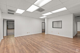 1205 W Carrier Pky, Grand Prairie, TX à louer Photo intérieure– Image 2 sur 10