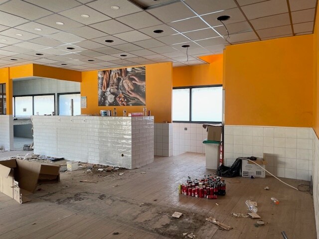 Plus de détails pour Local commercial à vendre