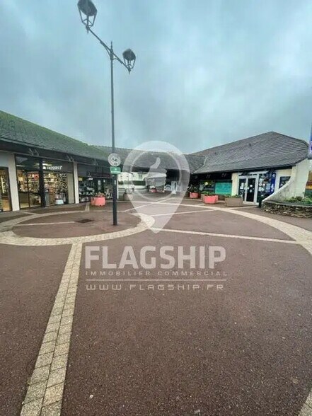 Local commercial dans Marolles-en-Brie à vendre - Photo de l’immeuble – Image 1 sur 2