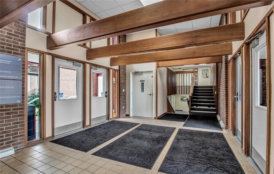 350 Alberta Dr, Amherst, NY à louer - Photo de l’immeuble – Image 2 sur 15