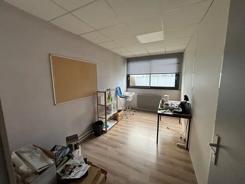 Bureau dans Senlis à louer - Photo intérieure – Image 2 sur 5