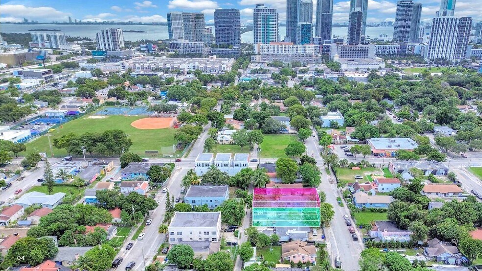 227 NW 33rd St, Miami, FL à vendre - Photo de l’immeuble – Image 2 sur 3