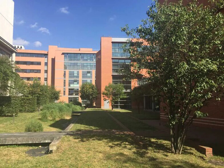 Bureau dans Ivry-sur-Seine à louer - Photo de l’immeuble – Image 1 sur 13