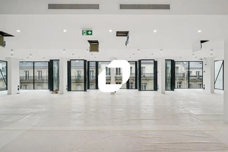 47 Rue De Ponthieu, Paris à louer - Photo de l’immeuble – Image 1 sur 11