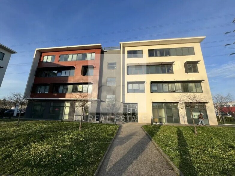 Bureau dans Saint-Priest à vendre - Photo de l’immeuble – Image 1 sur 12