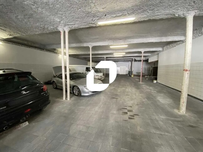 Plus de détails pour Local d'activités à louer