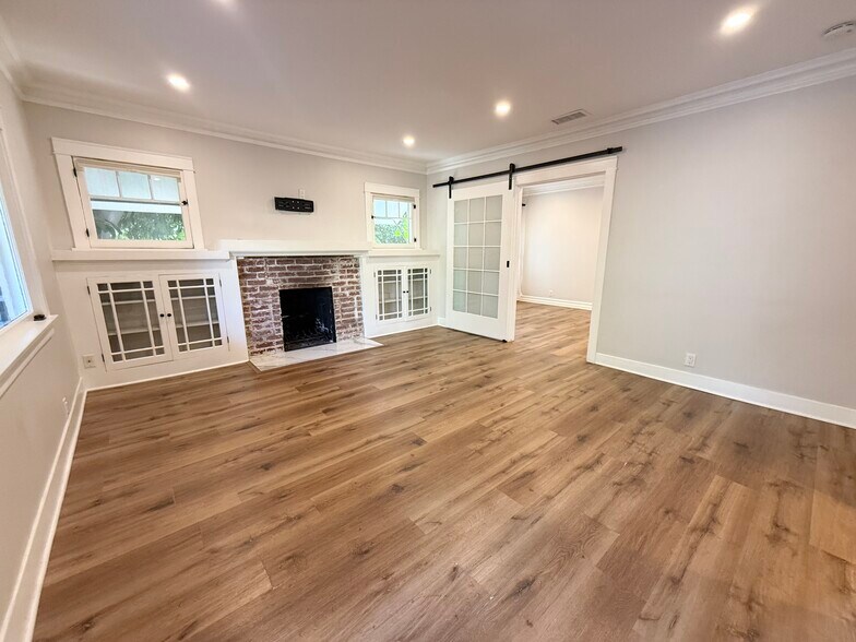 901 N Orange Grove Ave, West Hollywood, CA à vendre - Photo de l’immeuble – Image 3 sur 20