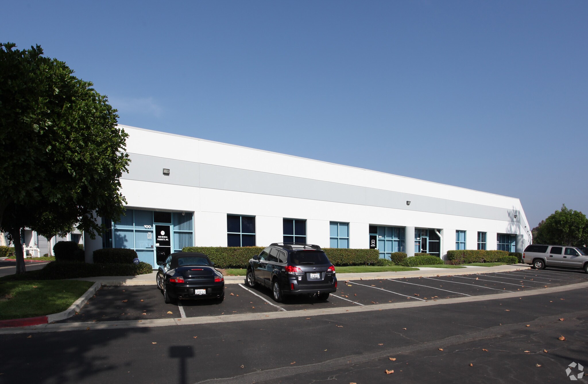 2790 Loker Ave W, Carlsbad, CA à louer Photo de l’immeuble– Image 1 sur 3