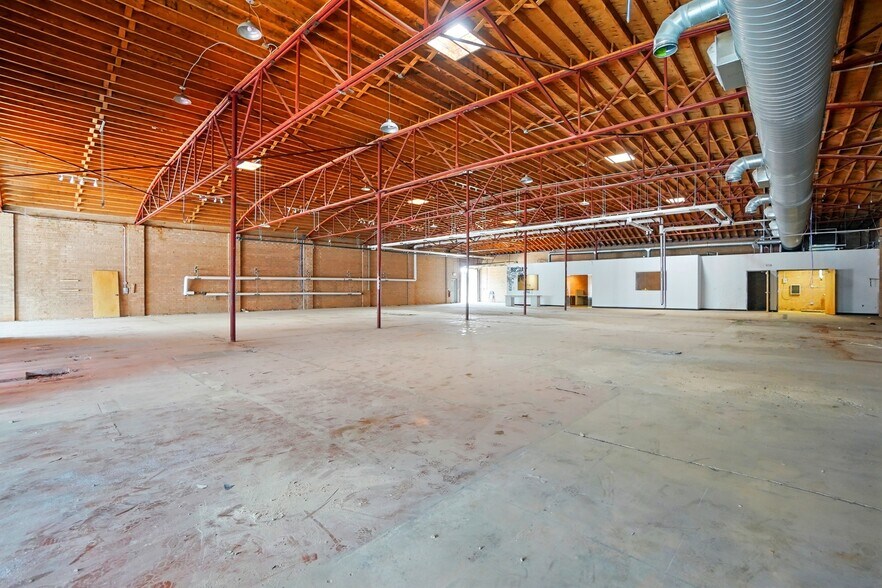 3630 Tryclan Dr, Charlotte, NC à louer - Photo de l’immeuble – Image 3 sur 12