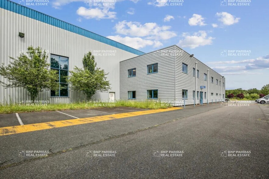Local d'activités dans Orléans à vendre - Photo de l’immeuble – Image 2 sur 26