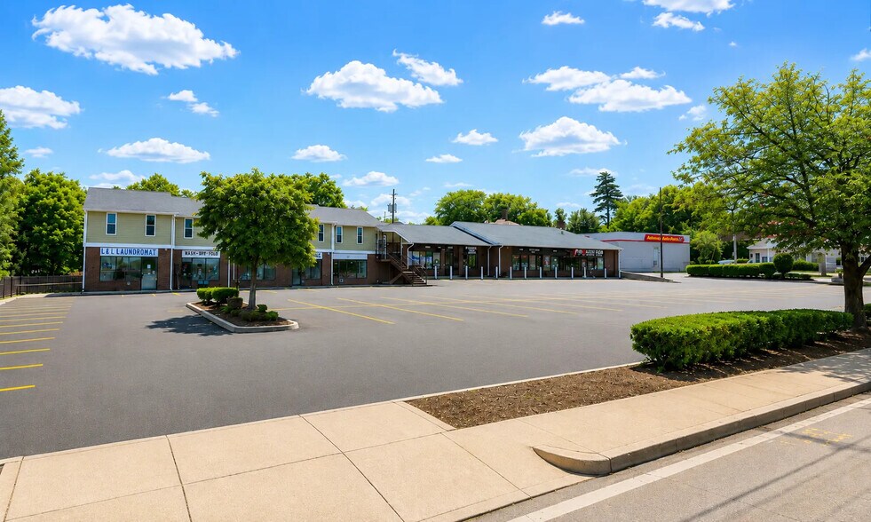 786 Providence St, Woonsocket, RI à vendre - Photo de l’immeuble – Image 2 sur 6