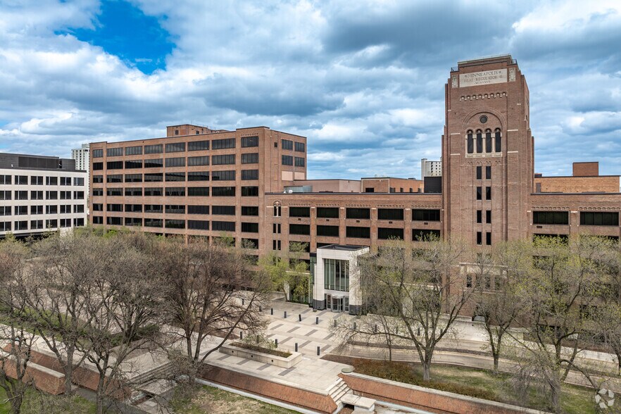 2701-2707 Wells Fargo Pky, Minneapolis, MN à louer - Photo de l’immeuble – Image 2 sur 9