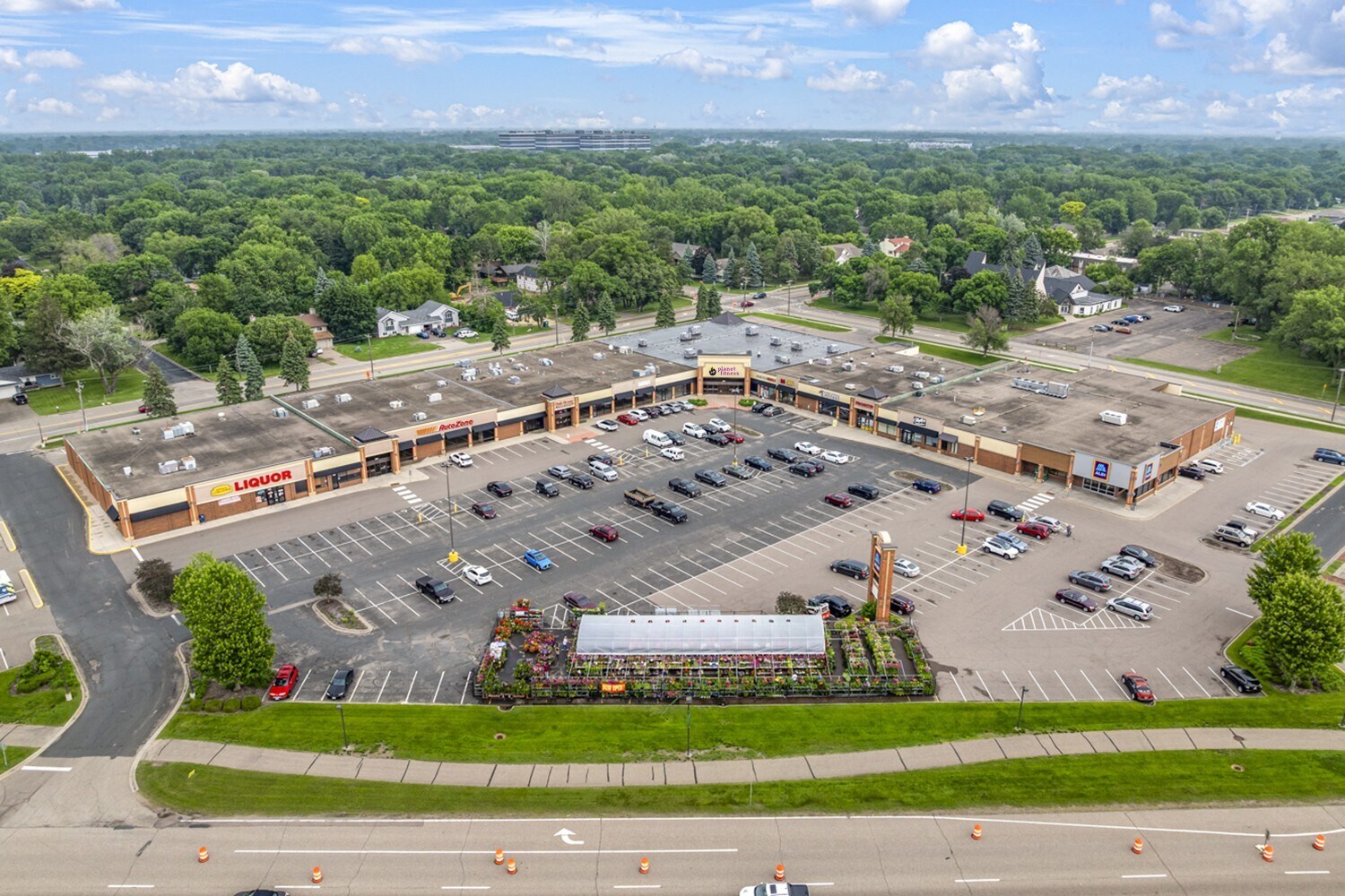 2537-2577 County Road 10 NE, Mounds View, MN à louer Photo principale– Image 1 sur 8