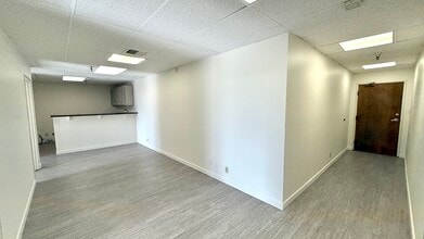 18411 Crenshaw Blvd, Torrance, CA à louer Photo intérieure– Image 1 sur 10