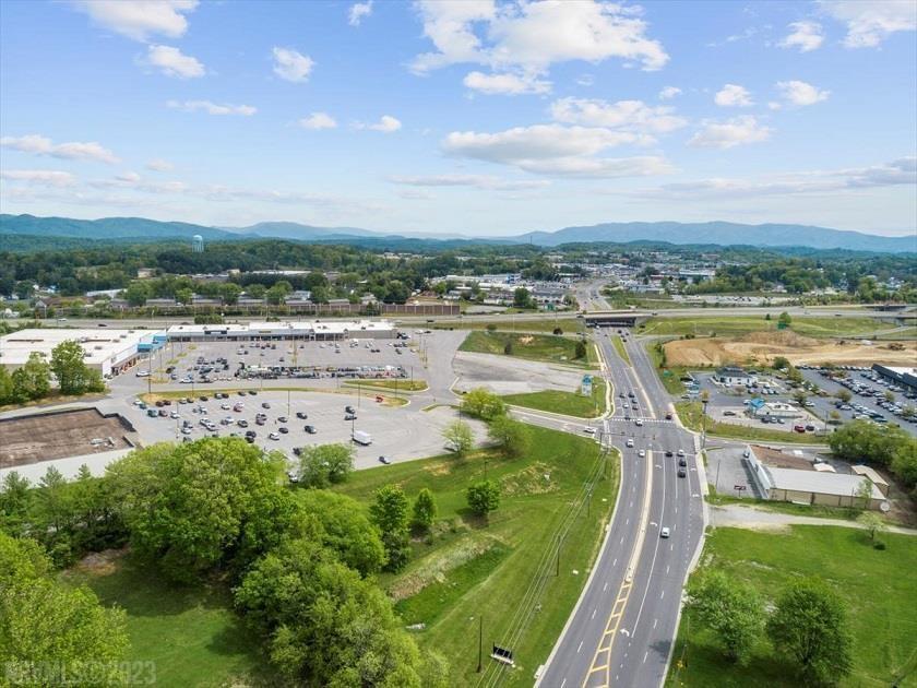 Roanoke St, Christiansburg, VA à vendre Photo principale– Image 1 sur 8
