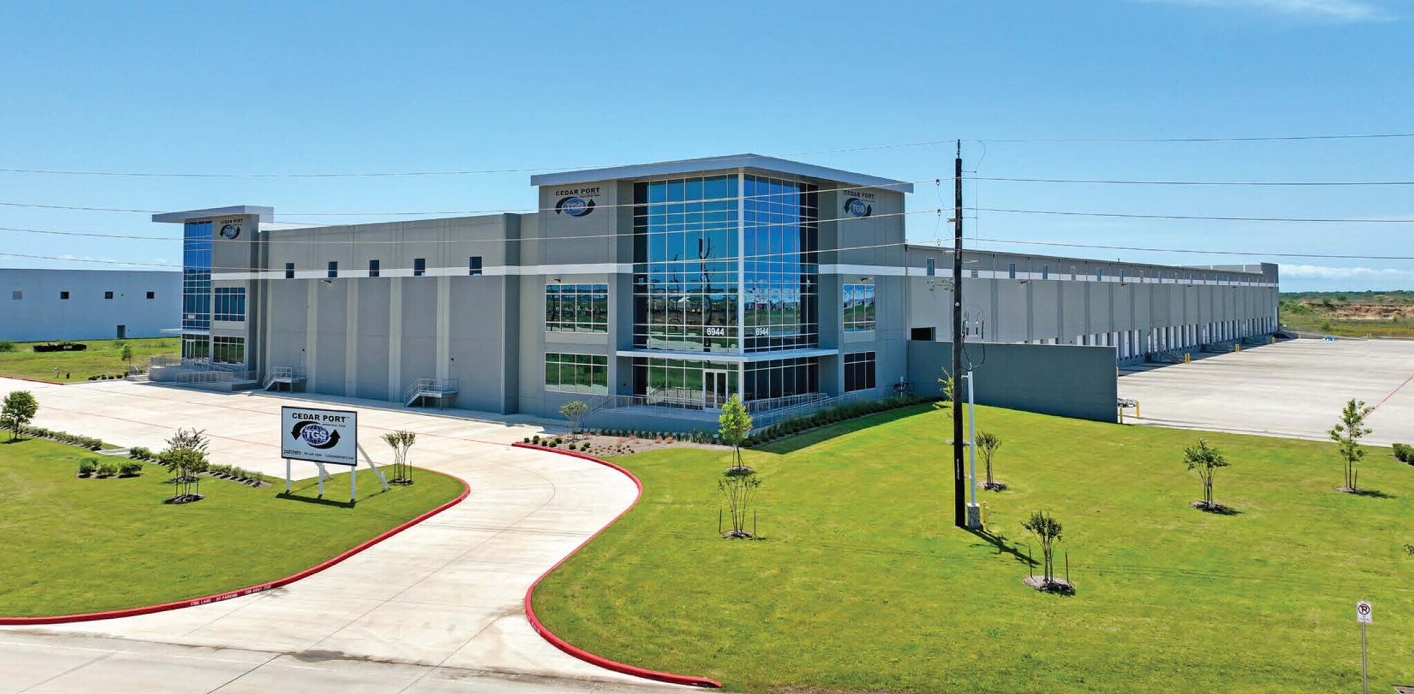 7505 Fisher Rd, Baytown, TX à louer Photo de l’immeuble– Image 1 sur 3