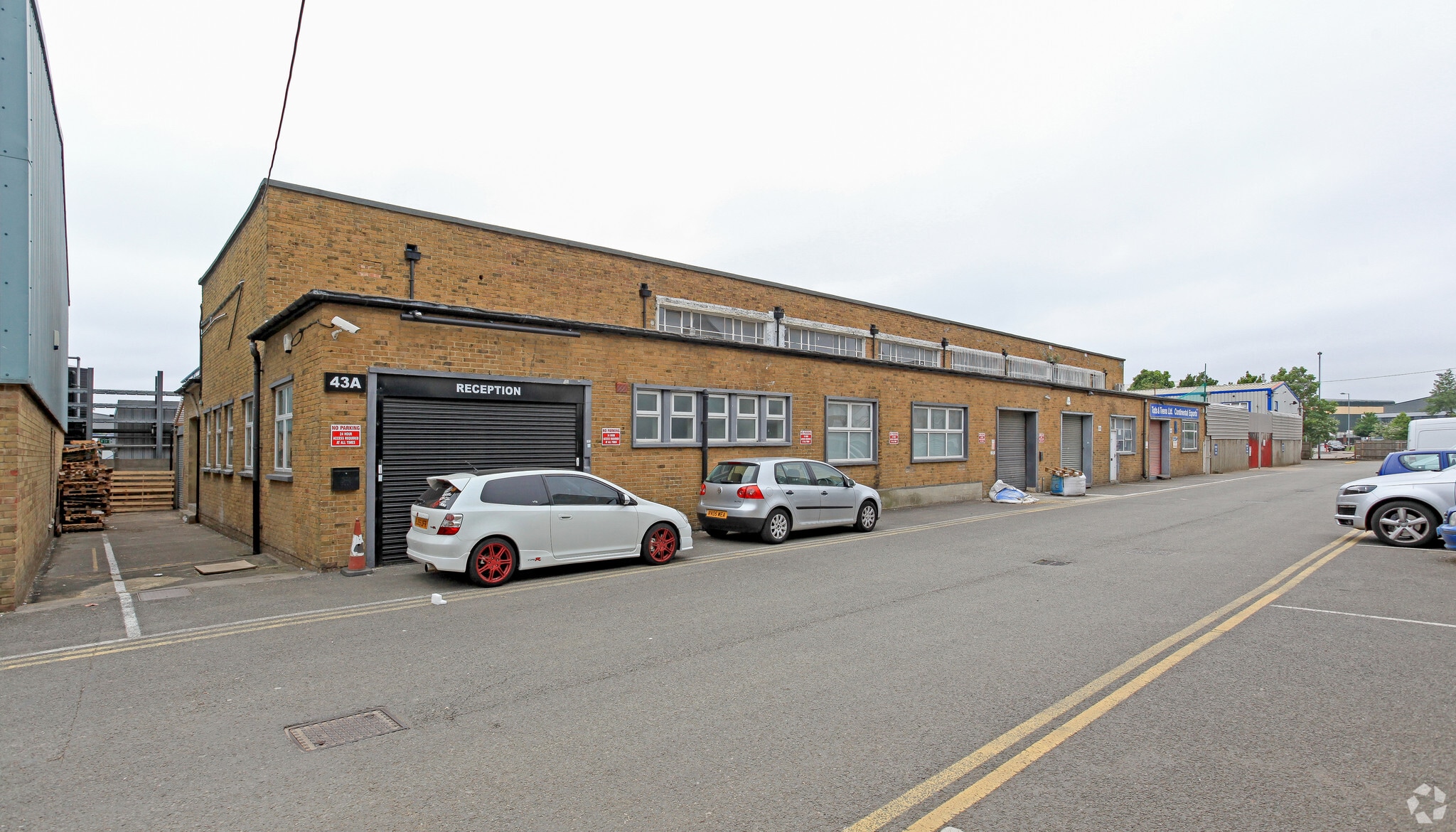 Cumberland Ave, Londres à louer Photo principale– Image 1 sur 3