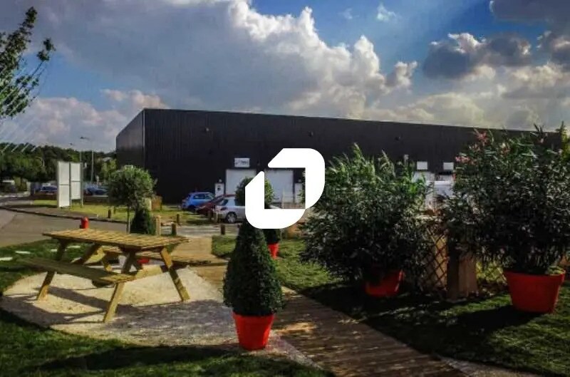 Local d’activités dans Louvres à louer - Photo de l’immeuble – Image 2 sur 8