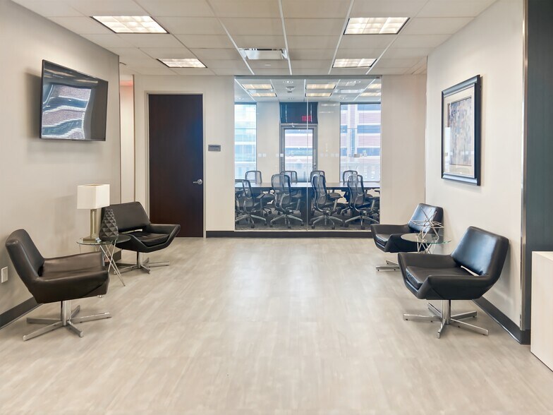 2717 Commercial Center Blvd, Katy, TX à louer - Photo de l’immeuble – Image 3 sur 15