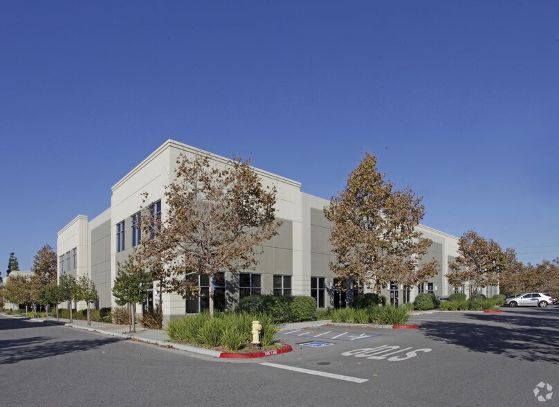 1298 Kifer Rd, Sunnyvale, CA à louer - Photo de l’immeuble – Image 1 sur 42