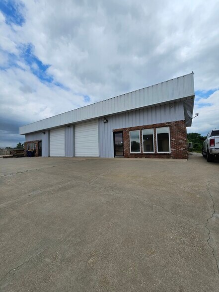 213 E Broadway & 220 Old US 40 Hwy portefeuille de 2 biens à vendre sur LoopNet.fr - Photo de l’immeuble – Image 2 sur 12