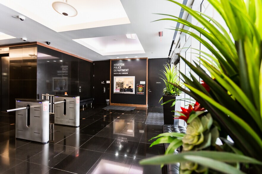 100 Glenborough Dr, Houston, TX à louer - Photo de l’immeuble – Image 2 sur 33