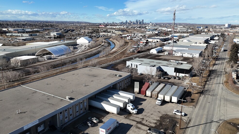 6693-6803 30 St SE, Calgary, AB à louer - Photo de l’immeuble – Image 2 sur 6