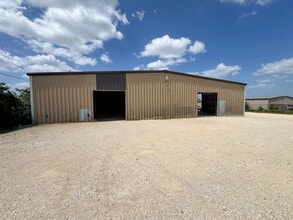 124 Industrial Dr, Boerne, TX à louer Photo intérieure– Image 2 sur 4