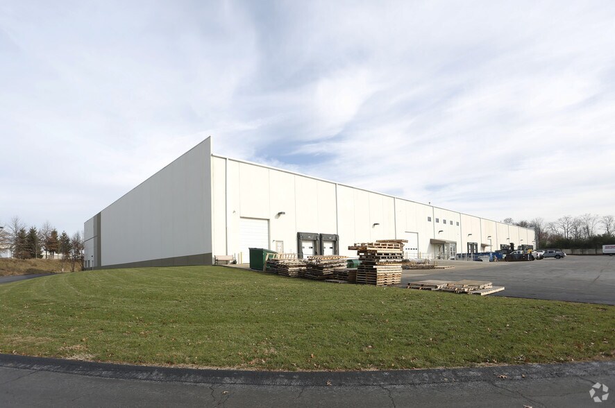 250 W Kensinger Dr, Cranberry Township, PA à louer - Photo de l’immeuble – Image 3 sur 4