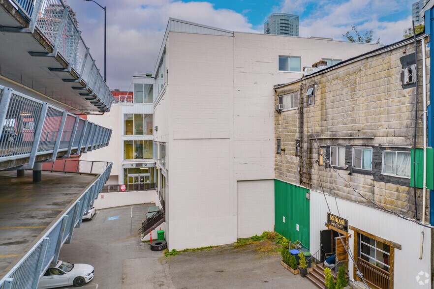 424 Columbia St, New Westminster, BC à louer - Photo de l’immeuble – Image 3 sur 4