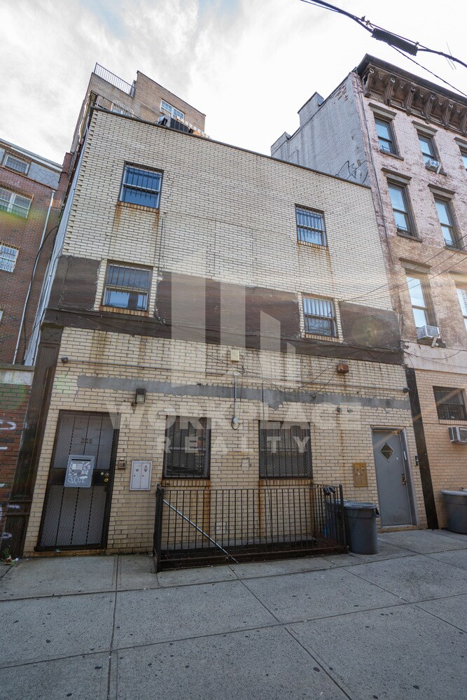 364 Broadway, Brooklyn, NY à louer Photo de l’immeuble– Image 1 sur 13