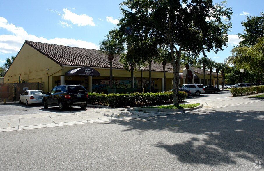 15503-15509 Bull Run Rd, Miami Lakes, FL à louer - Photo principale – Image 3 sur 4