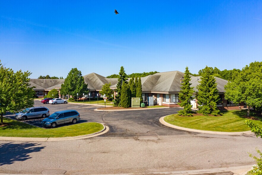 6465 Millenium Dr, Lansing, MI à louer - Photo principale – Image 1 sur 3