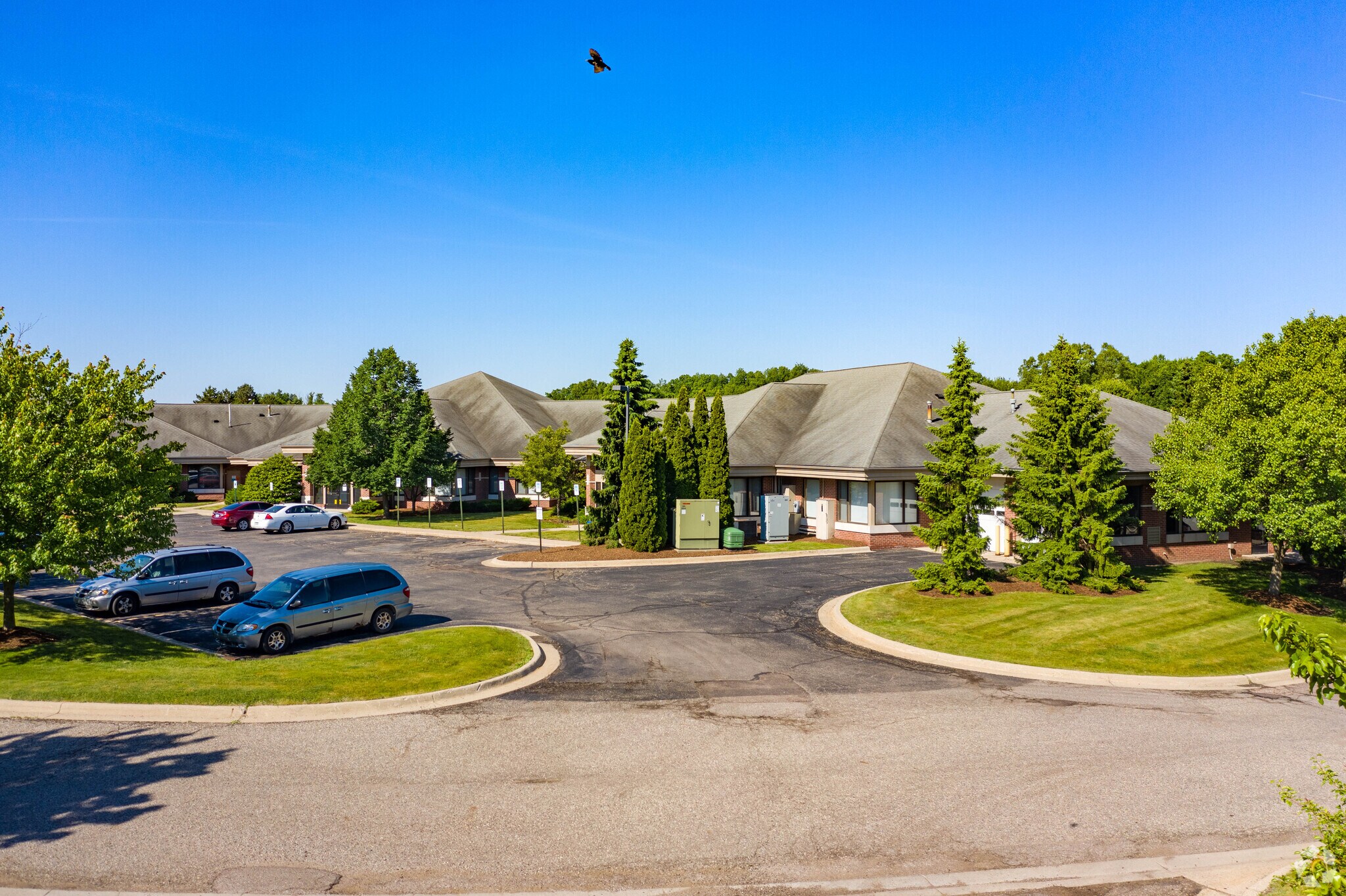 6465 Millenium Dr, Lansing, MI à louer Photo principale– Image 1 sur 4