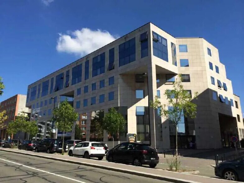 33/37 Boulevard Vauban, Guyancourt à louer - Photo de l’immeuble – Image 1 sur 11