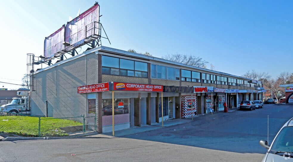 3541-3555 St Clair Ave E, Toronto, ON à vendre - Photo de l’immeuble – Image 1 sur 2