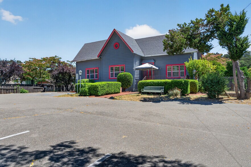 530 N Cloverdale Blvd, Cloverdale, CA à vendre - Photo de l’immeuble – Image 3 sur 120
