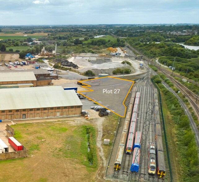 Road and Rail Distribution Centre, Queen Adelaide Way, Ely à louer - Aérien – Image 1 sur 5