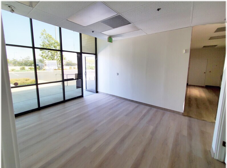 521-529 S State College Blvd, Fullerton, CA à louer - Photo de l’immeuble – Image 2 sur 12
