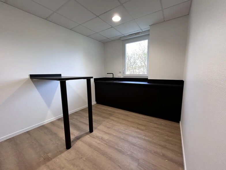 Bureau dans Landévant à louer - Photo de l’immeuble – Image 3 sur 5