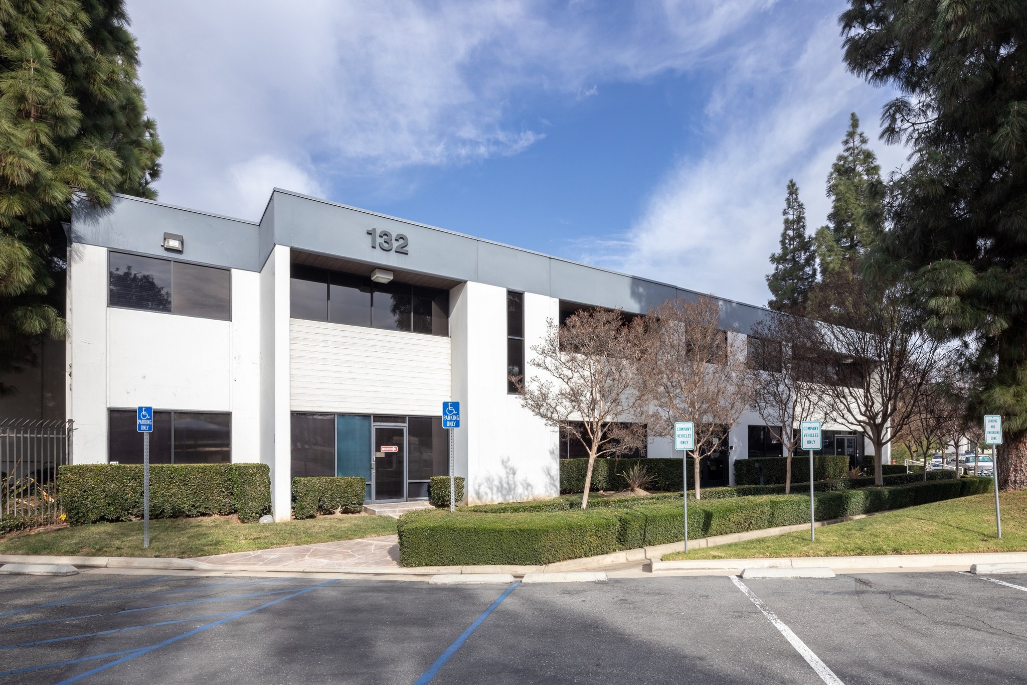 132 Business Center Dr, Corona, CA à louer Autre– Image 1 sur 12