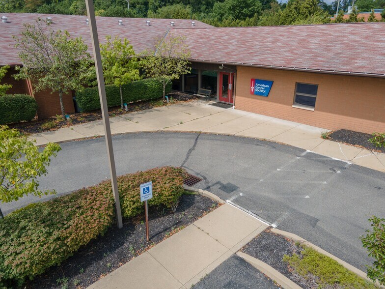 320 Bilmar Dr, Pittsburgh, PA à vendre - Photo de l’immeuble – Image 3 sur 7