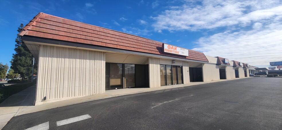 2750 N Clovis Ave, Fresno, CA à louer - Photo de l’immeuble – Image 1 sur 10